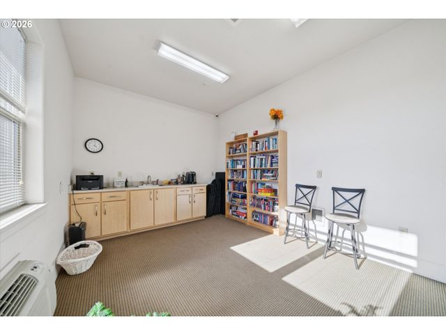 400 Ne 100TH Ave 406, Portland, OR 97220