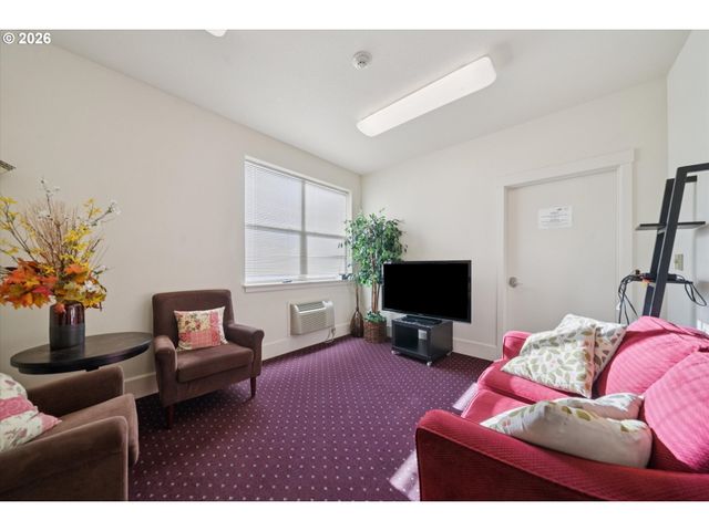 400 Ne 100TH Ave 406, Portland, OR 97220