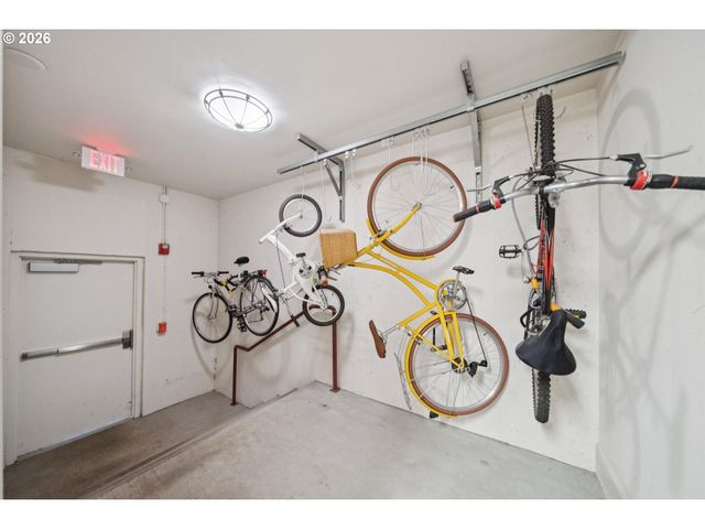 400 Ne 100TH Ave 406, Portland, OR 97220