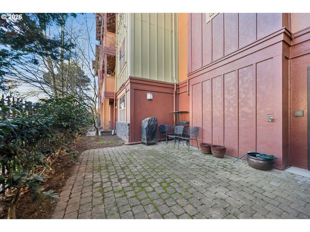 400 Ne 100TH Ave 406, Portland, OR 97220