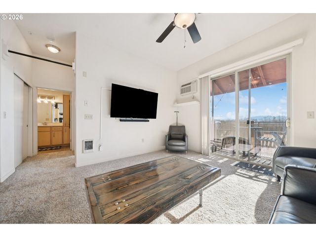 400 Ne 100TH Ave 406, Portland, OR 97220