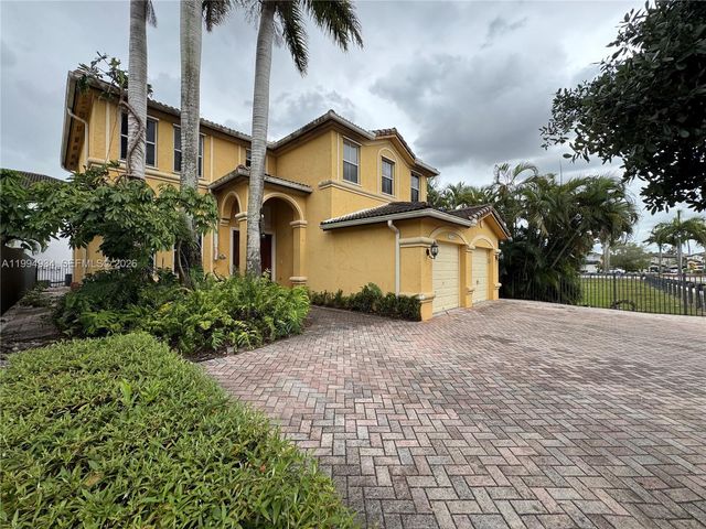 2155 SW 156th Ct, Miami, FL 33185