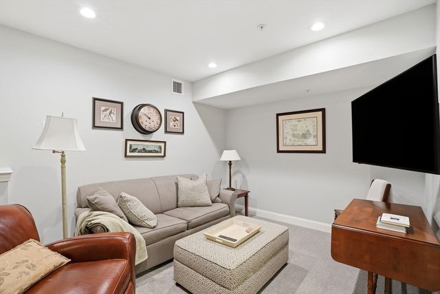 6 Ivy Ln, Plymouth, MA 02360