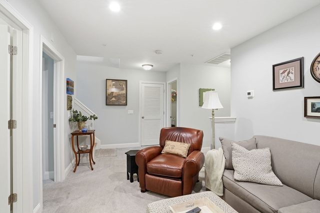 6 Ivy Ln, Plymouth, MA 02360