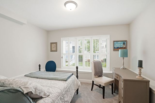 6 Ivy Ln, Plymouth, MA 02360