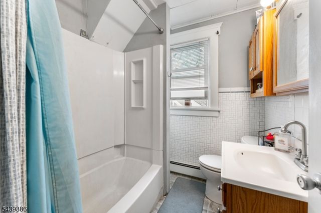 72 Minerva Ave, Hawthorne Boro, NJ 07506