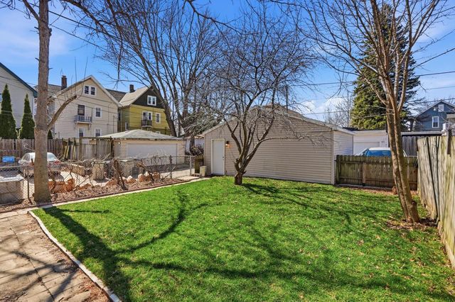 3421 N Fratney STREET, Milwaukee, WI 53212