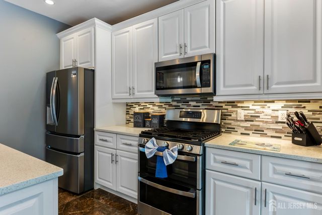 27 Pacific Avenue, Bayville, NJ 08721