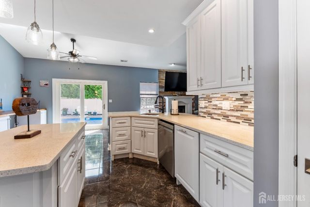 27 Pacific Avenue, Bayville, NJ 08721