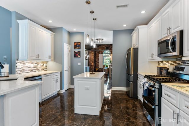 27 Pacific Avenue, Bayville, NJ 08721