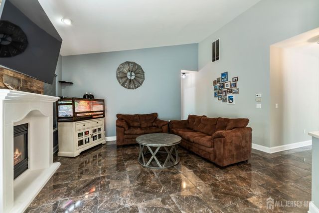 27 Pacific Avenue, Bayville, NJ 08721