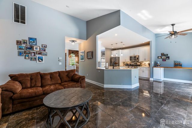 27 Pacific Avenue, Bayville, NJ 08721