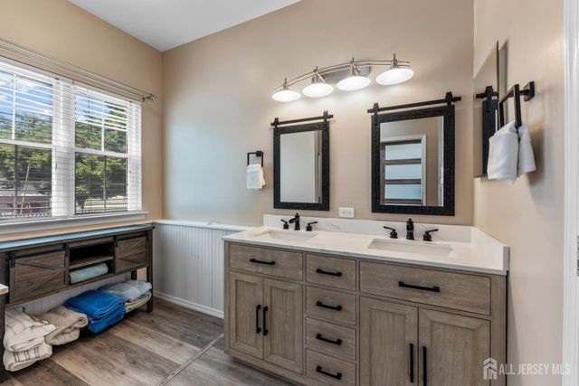 27 Pacific Avenue, Bayville, NJ 08721