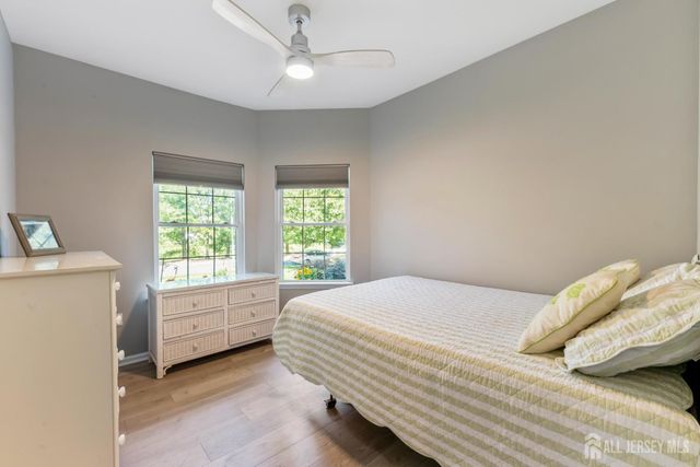 27 Pacific Avenue, Bayville, NJ 08721