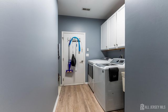 27 Pacific Avenue, Bayville, NJ 08721