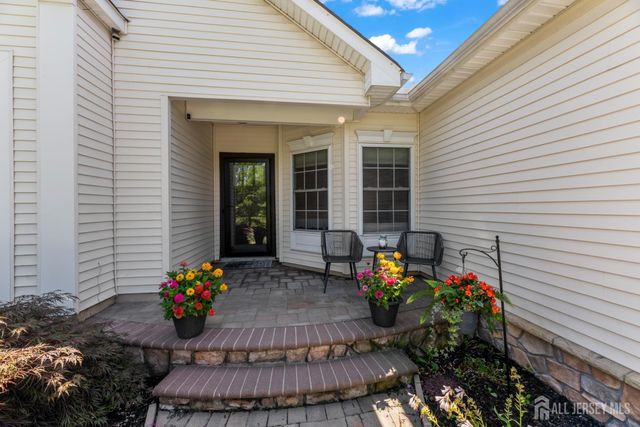 27 Pacific Avenue, Bayville, NJ 08721