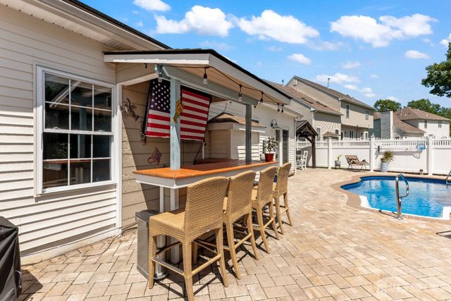 27 Pacific Avenue, Bayville, NJ 08721