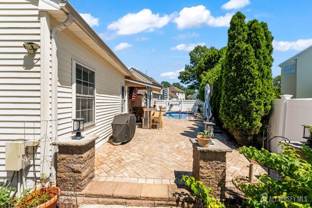 27 Pacific Avenue, Bayville, NJ 08721