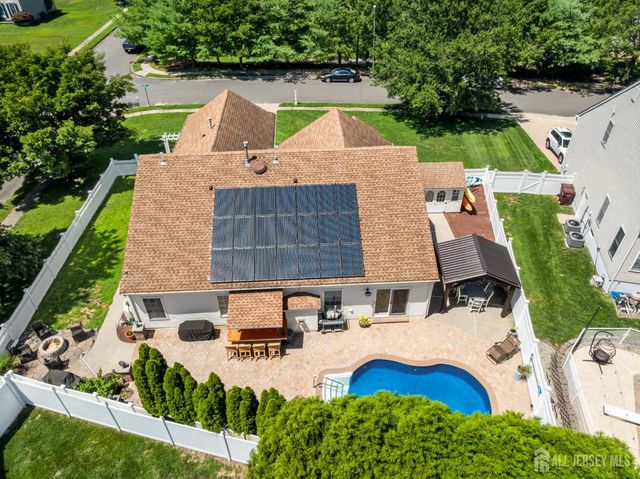 27 Pacific Avenue, Bayville, NJ 08721