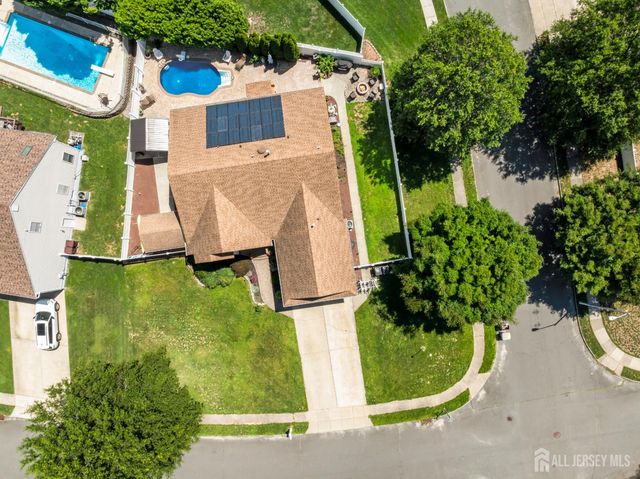 27 Pacific Avenue, Bayville, NJ 08721