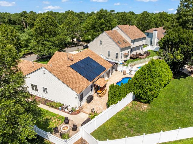 27 Pacific Avenue, Bayville, NJ 08721