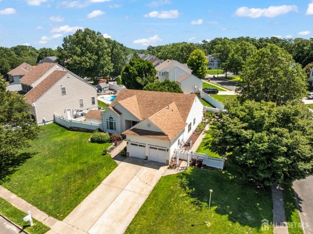27 Pacific Avenue, Bayville, NJ 08721