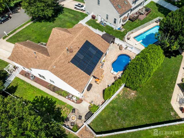 27 Pacific Avenue, Bayville, NJ 08721