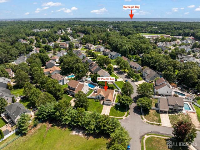 27 Pacific Avenue, Bayville, NJ 08721