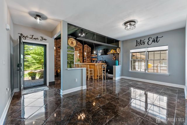 27 Pacific Avenue, Bayville, NJ 08721