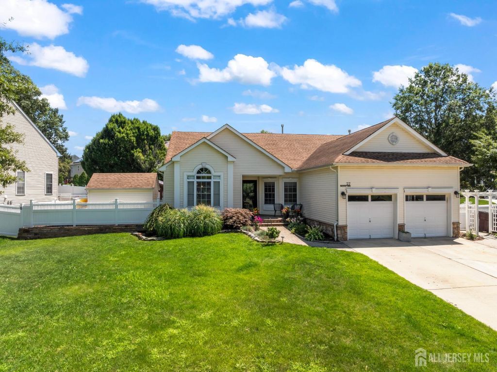 27 Pacific Avenue, Bayville, NJ 08721