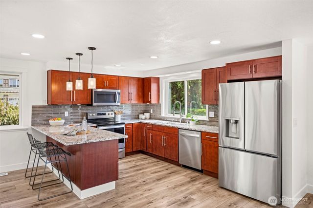18217 62nd Avenue NE, Kenmore, WA 98028