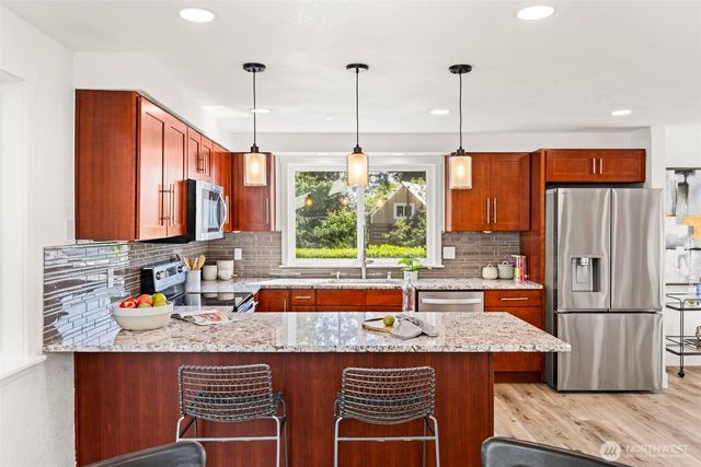 18217 62nd Avenue NE, Kenmore, WA 98028