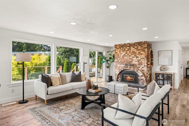 18217 62nd Avenue NE, Kenmore, WA 98028