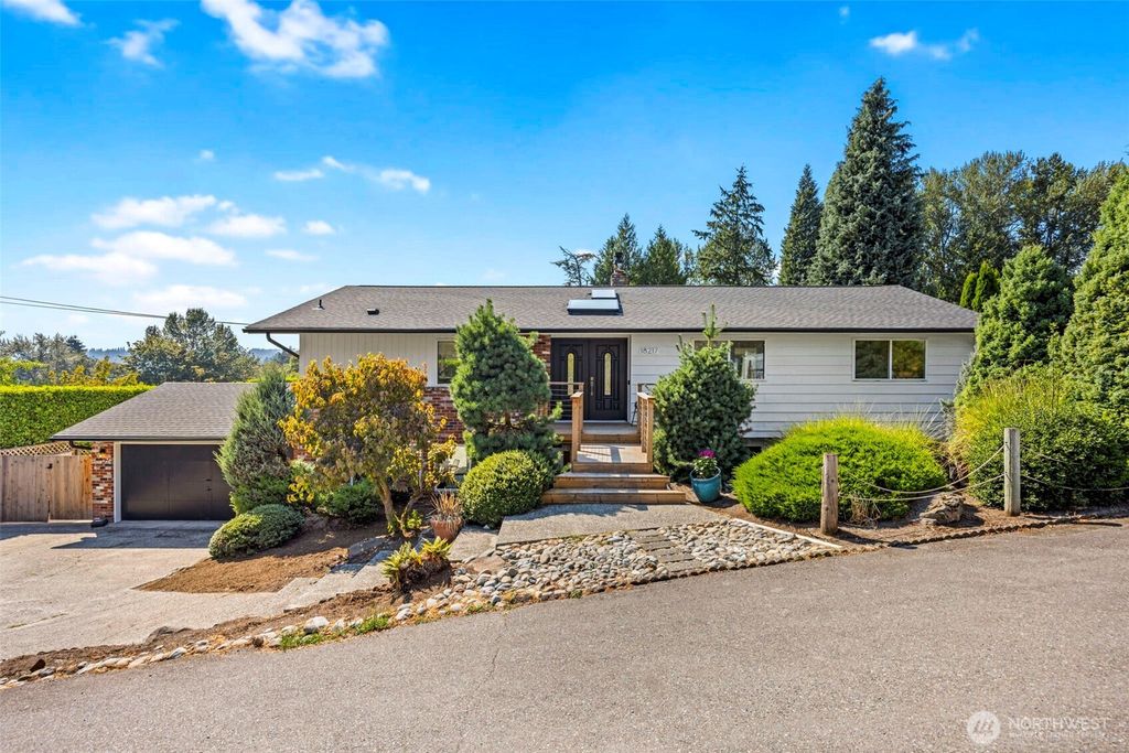 18217 62nd Avenue NE, Kenmore, WA 98028