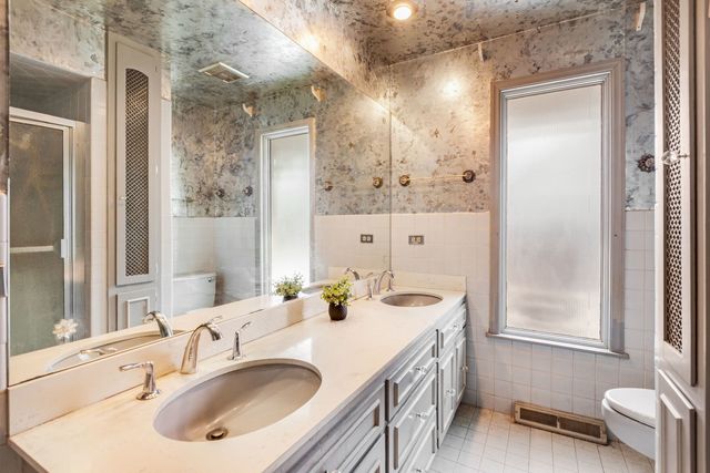 215 E Orchard Street, Arlington Heights, IL 60005