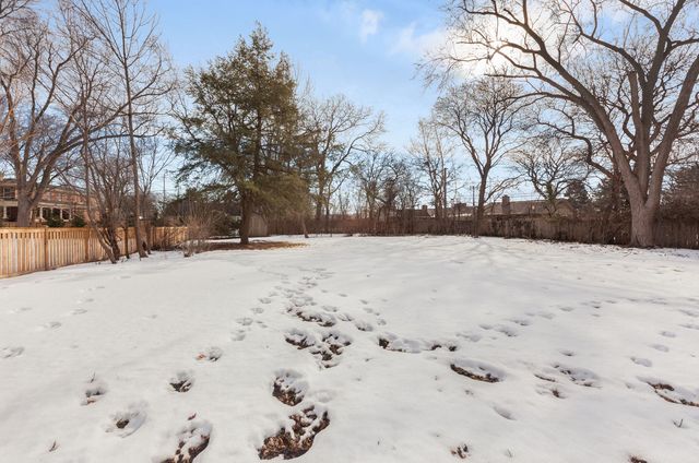 215 E Orchard Street, Arlington Heights, IL 60005