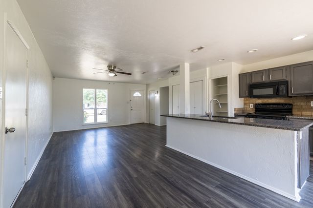5728 Pearce Street, The Colony, TX 75056