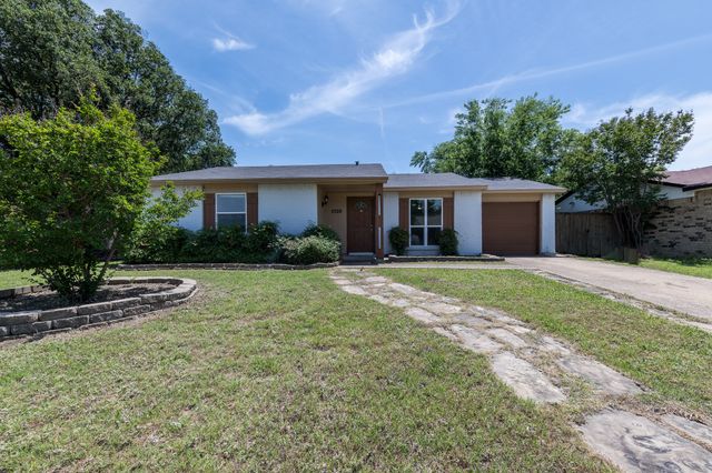 5728 Pearce Street, The Colony, TX 75056