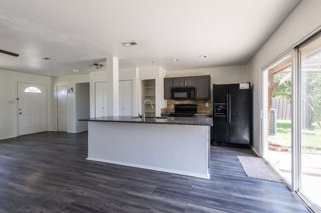 5728 Pearce Street, The Colony, TX 75056