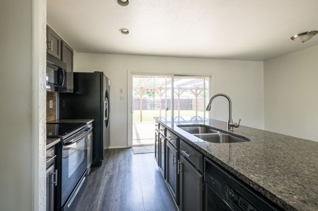 5728 Pearce Street, The Colony, TX 75056