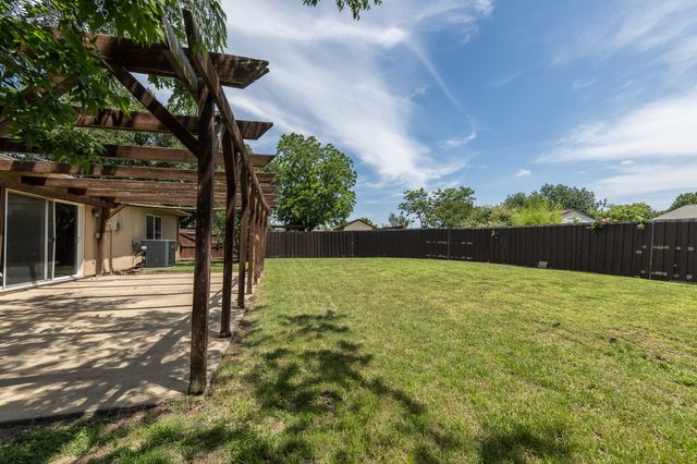 5728 Pearce Street, The Colony, TX 75056