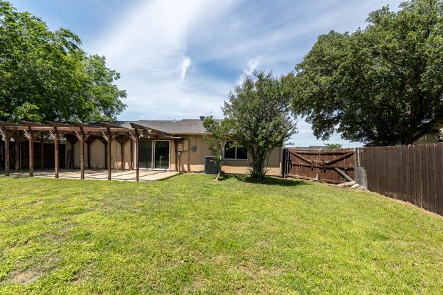 5728 Pearce Street, The Colony, TX 75056