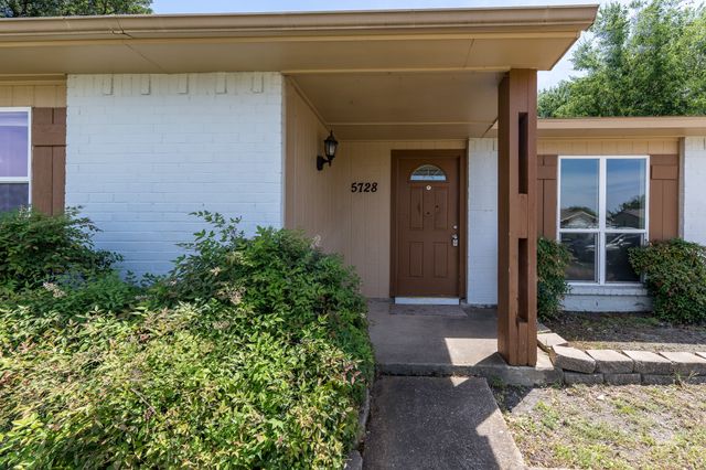 5728 Pearce Street, The Colony, TX 75056