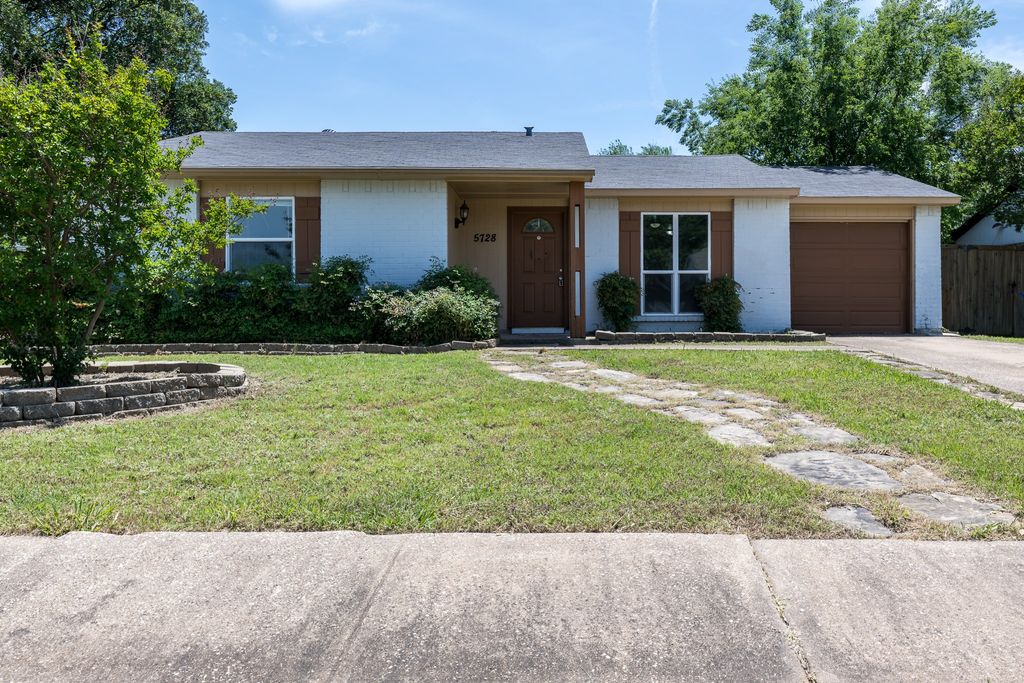 5728 Pearce Street, The Colony, TX 75056