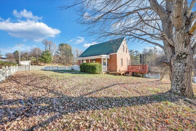 777 Mountain Pass RD, Blue Ridge, VA 24064