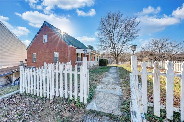 777 Mountain Pass RD, Blue Ridge, VA 24064