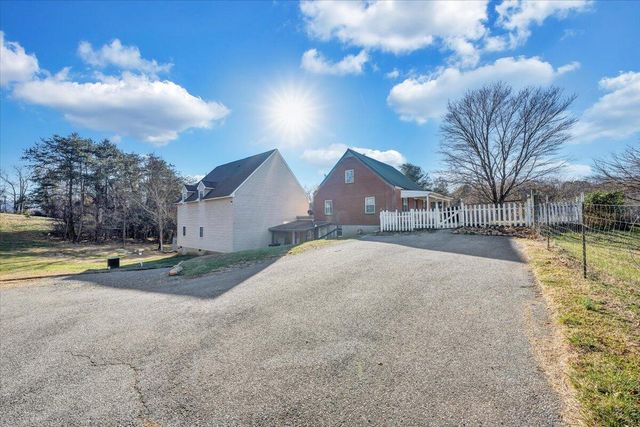 777 Mountain Pass RD, Blue Ridge, VA 24064