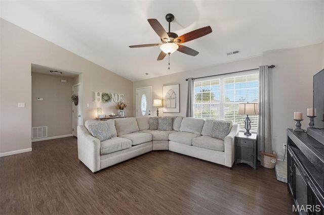 1004 Wolf Creek Drive, Farmington, MO 63640