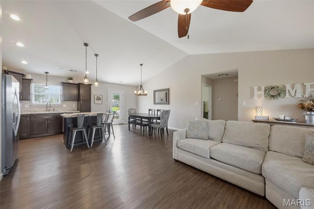 1004 Wolf Creek Drive, Farmington, MO 63640