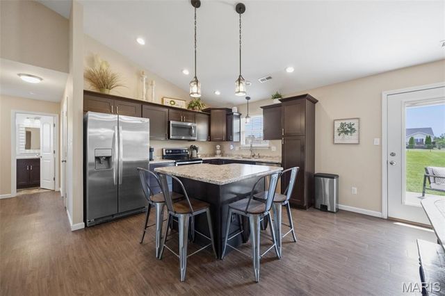 1004 Wolf Creek Drive, Farmington, MO 63640